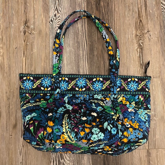 Vera Bradley Bags - Picture 13 of 16